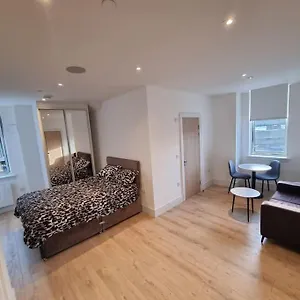 Apartment Lovely One Bedroom In Town, Ilford